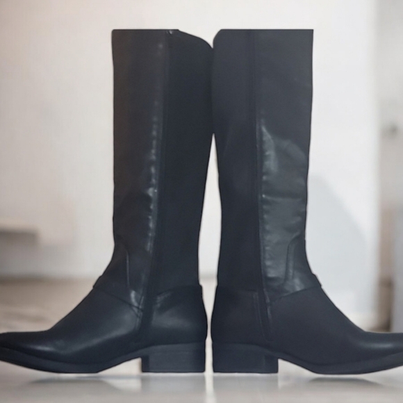 Coach 4 You size 8 is the name brand. These sold at TJ Maxx. - Picture 5 of 6